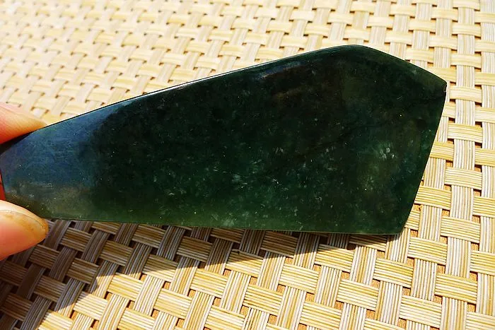 Natural Jade Rough Jadeite Raw (69g,9.9X4.3X0.9cm)