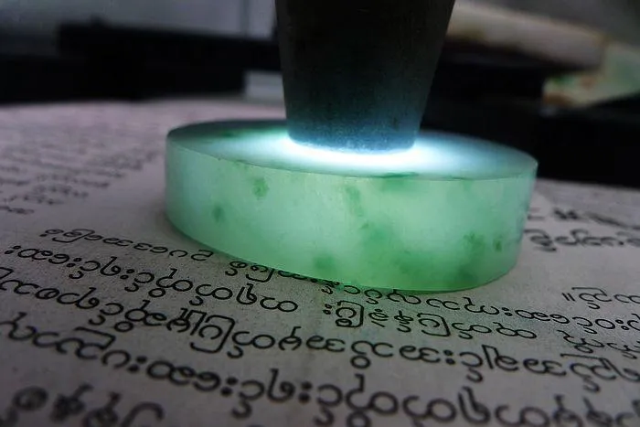 Natural Jade Rough Jadeite Raw (73g,4.9X1.1cm)