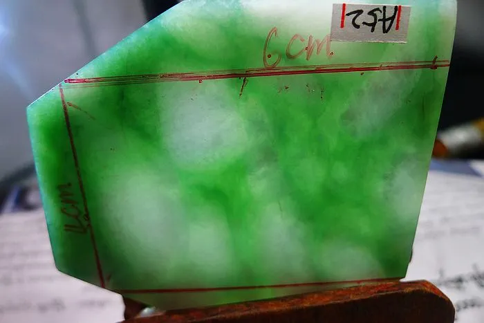 Natural Jade Rough Jadeite Raw (73g,6.9X5.3X0.6cm)