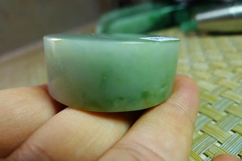 Natural Jade Rough Jadeite Raw (74g,4.1X4.1X1.6cm)
