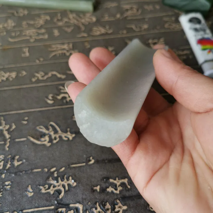 Natural Kunlun Jade Rough Nephrite Raw (101g, 11X2.7X1.2cm)
