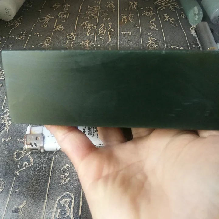 Natural Kunlun Jade Rough Nephrite Raw (1.22kg, 12X9X4.3cm)