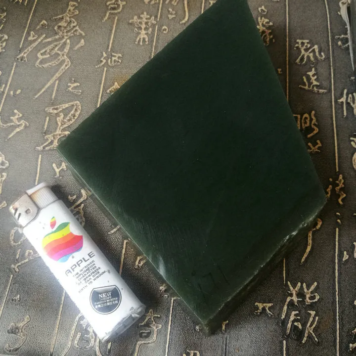 Natural Kunlun Jade Rough Nephrite Raw (1.22kg, 12X9X4.3cm)