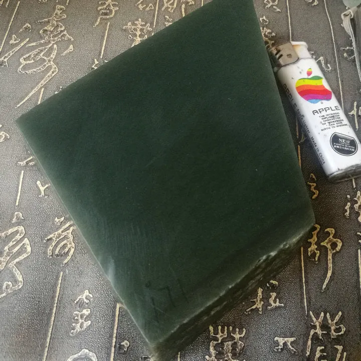 Natural Kunlun Jade Rough Nephrite Raw (1.22kg, 12X9X4.3cm)