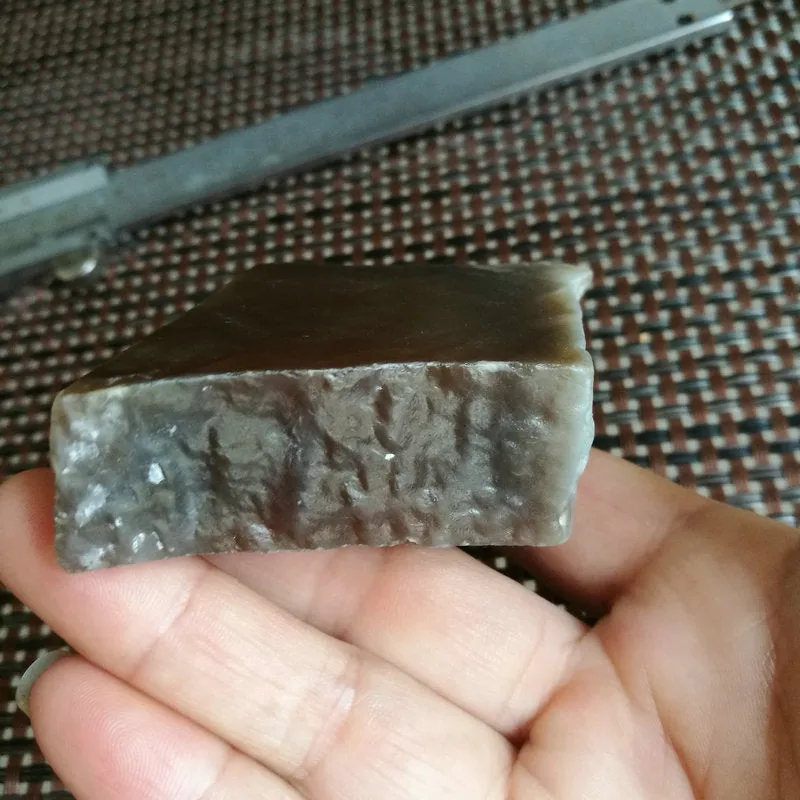 Natural Kunlun Jade Rough Nephrite Raw (126g, 4.5X4X2cm)