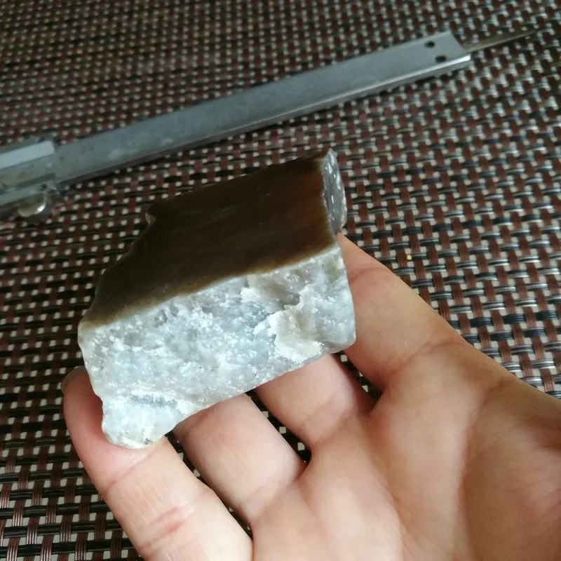 Natural Kunlun Jade Rough Nephrite Raw (126g, 4.5X4X2cm)