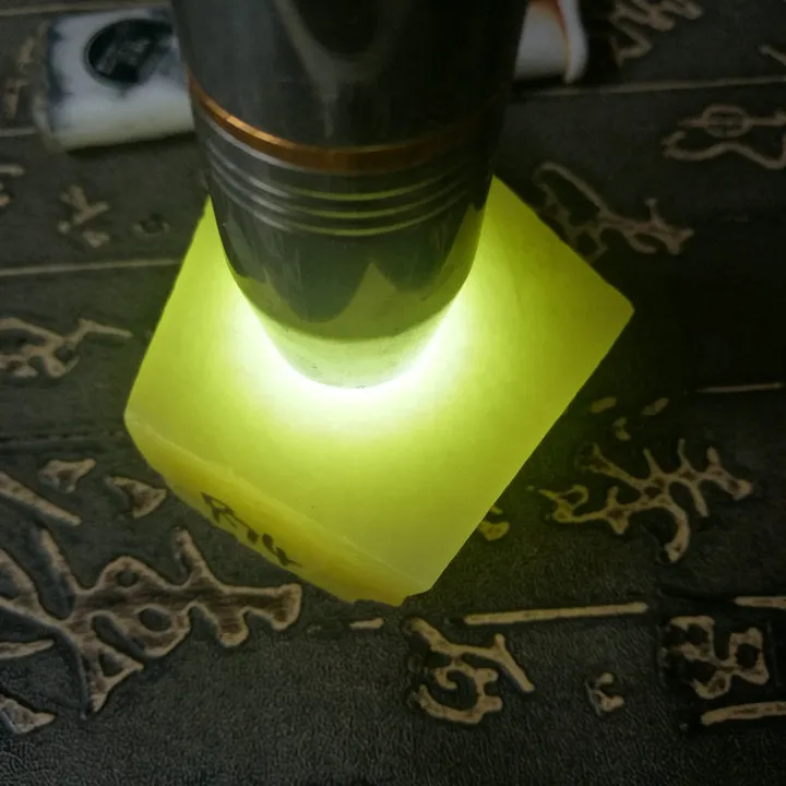 Natural Kunlun Jade Rough Nephrite Raw (131g, 6.5X3.5X2.3cm)