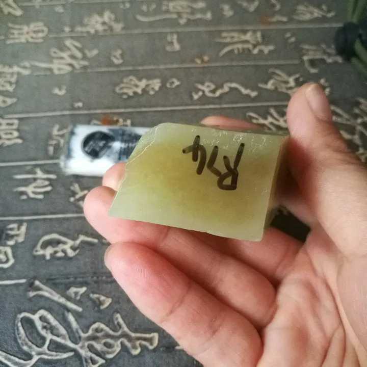 Natural Kunlun Jade Rough Nephrite Raw (131g, 6.5X3.5X2.3cm)
