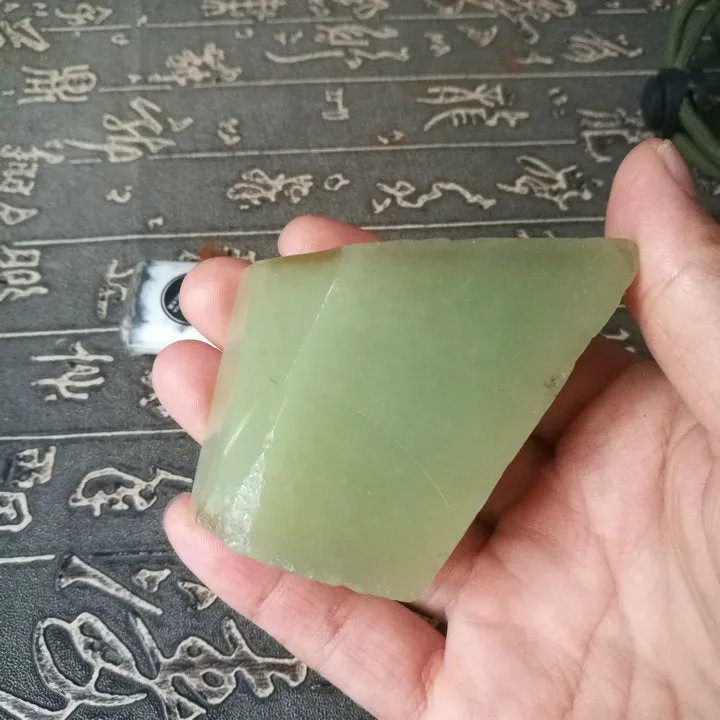 Natural Kunlun Jade Rough Nephrite Raw (131g, 6.5X3.5X2.3cm)
