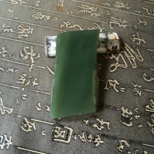 Natural Kunlun Jade Rough Nephrite Raw (132g, 8X4X1.3cm)