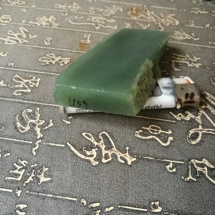 Natural Kunlun Jade Rough Nephrite Raw (132g, 8X4X1.3cm)