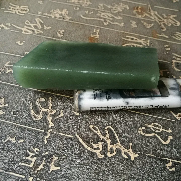 Natural Kunlun Jade Rough Nephrite Raw (132g, 8X4X1.3cm)
