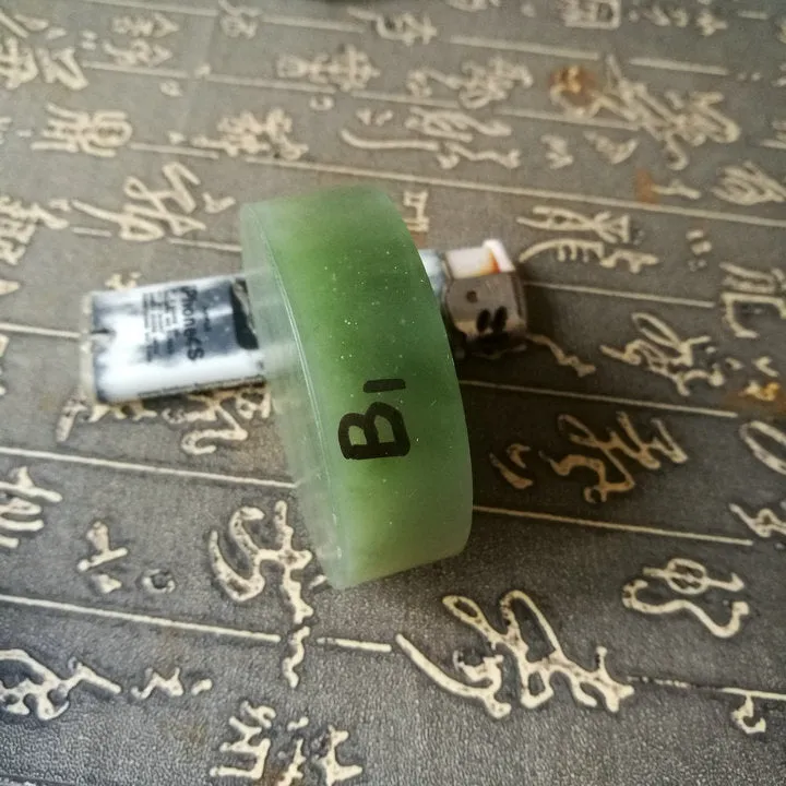 Natural Kunlun Jade Rough Nephrite Raw (133g, 5.6X1.8cm)