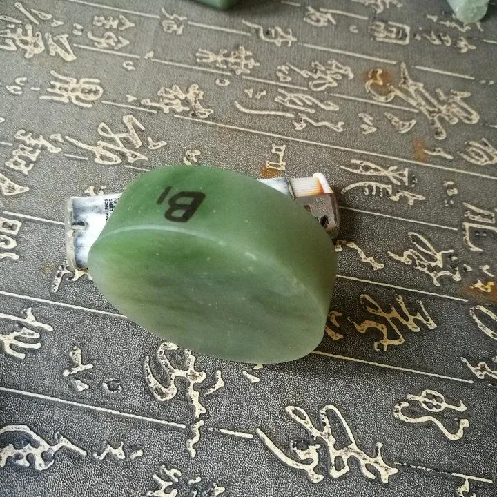 Natural Kunlun Jade Rough Nephrite Raw (133g, 5.6X1.8cm)