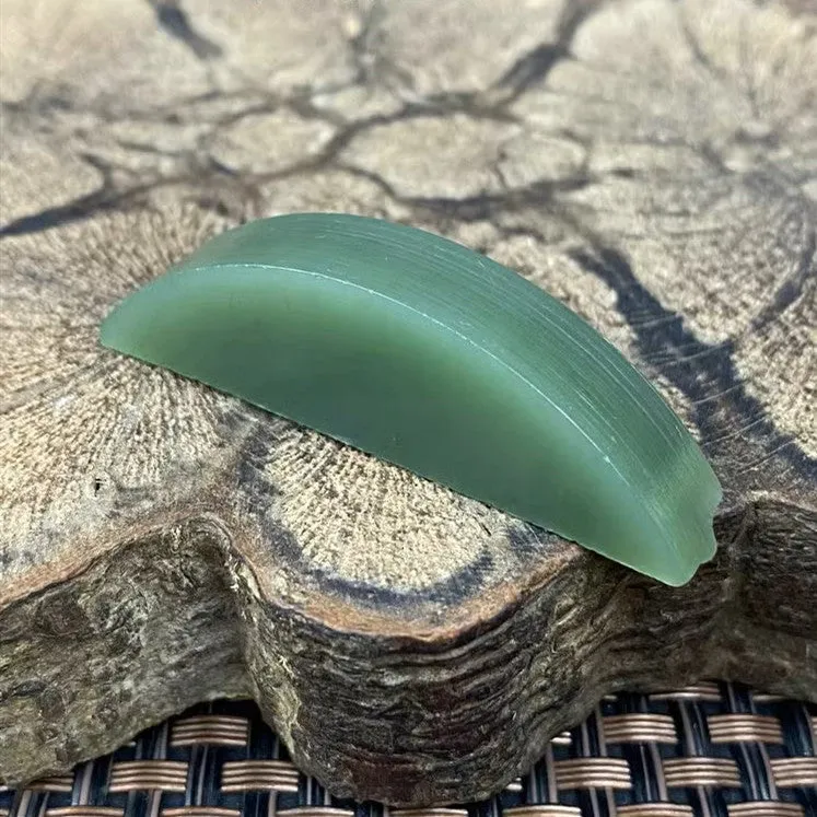 Natural Kunlun Jade Rough Nephrite Raw (13g,5.0X1.3X0.9cm)
