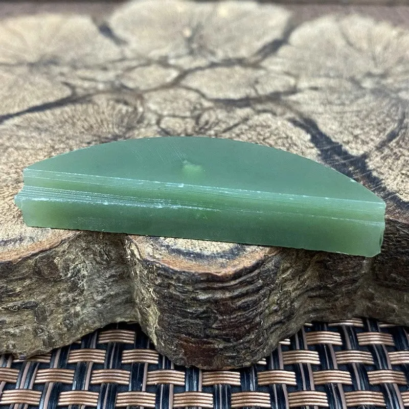 Natural Kunlun Jade Rough Nephrite Raw (13g,5.0X1.3X0.9cm)