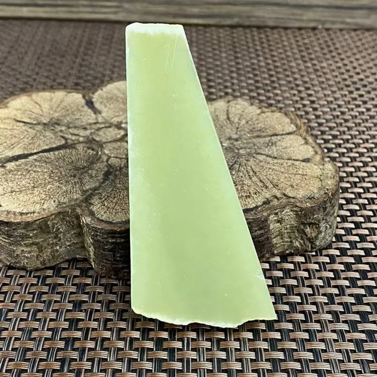 Natural Kunlun Jade Rough Nephrite Raw (142g,7.5X4.0X2.0cm)
