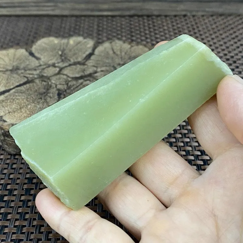 Natural Kunlun Jade Rough Nephrite Raw (142g,7.5X4.0X2.0cm)