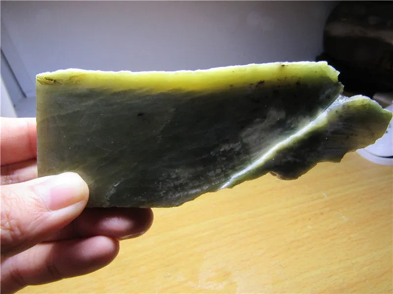 Natural Kunlun Jade Rough Nephrite Raw (166.95g, 120X43X17mm)