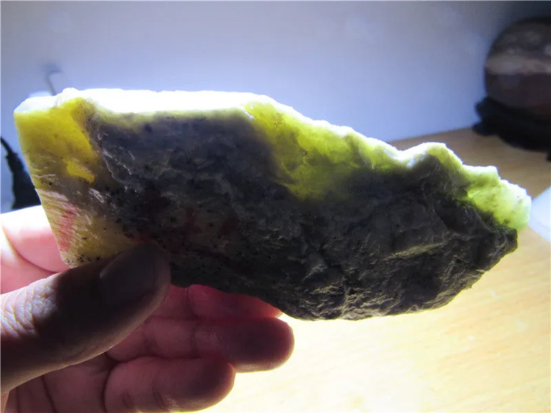 Natural Kunlun Jade Rough Nephrite Raw (166.95g, 120X43X17mm)