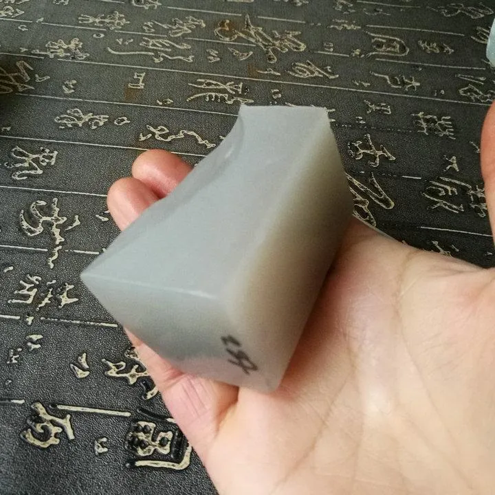 Natural Kunlun Jade Rough Nephrite Raw (180g, 6X3.3X3cm)