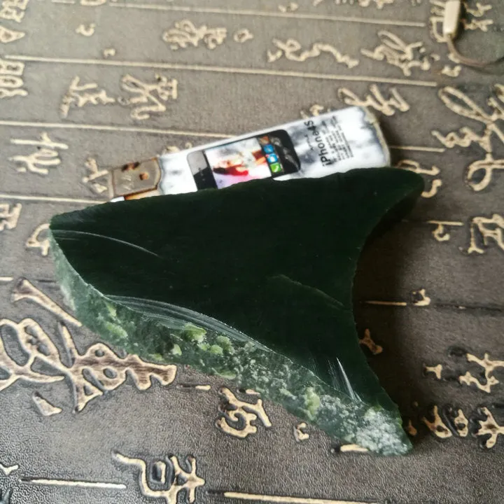 Natural Kunlun Jade Rough Nephrite Raw (192g, 8X5.5X2.2cm)