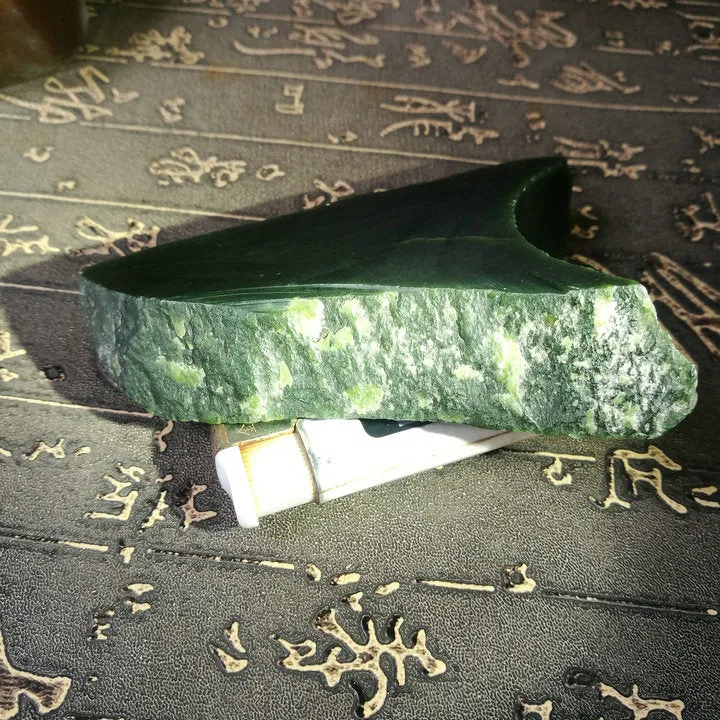 Natural Kunlun Jade Rough Nephrite Raw (192g, 8X5.5X2.2cm)