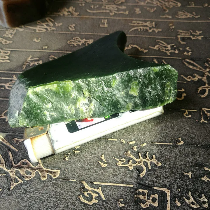 Natural Kunlun Jade Rough Nephrite Raw (192g, 8X5.5X2.2cm)