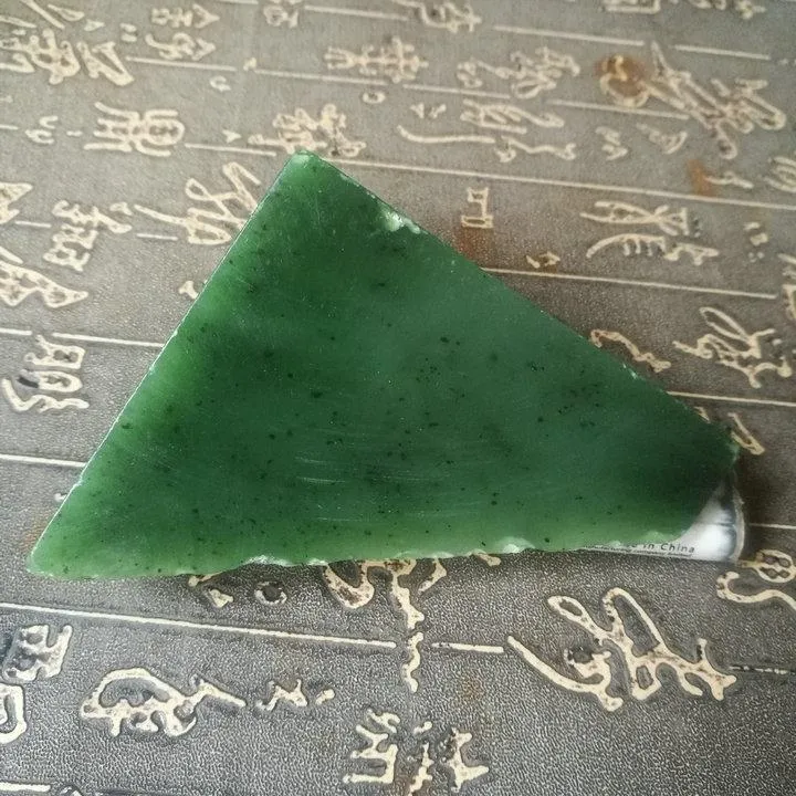 Natural Kunlun Jade Rough Nephrite Raw (276g, 8X6X4.8cm)