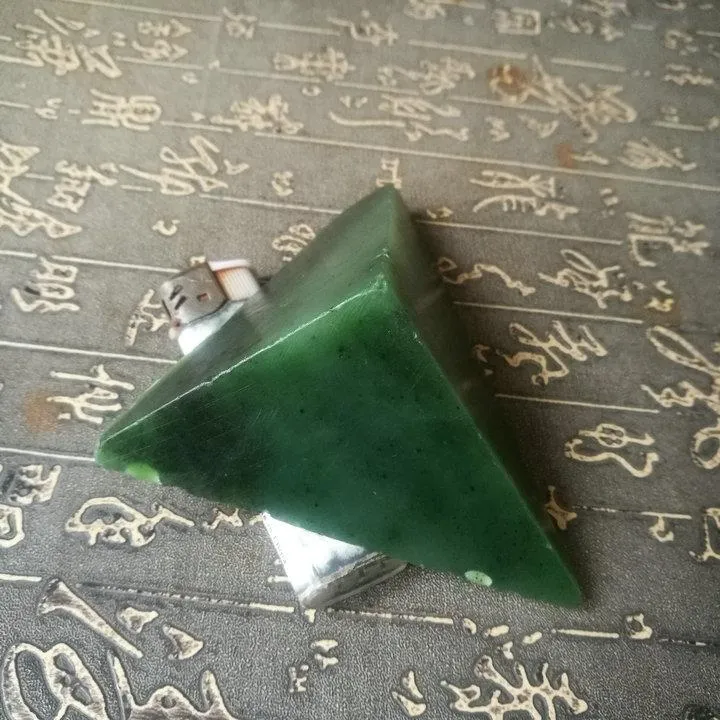 Natural Kunlun Jade Rough Nephrite Raw (276g, 8X6X4.8cm)