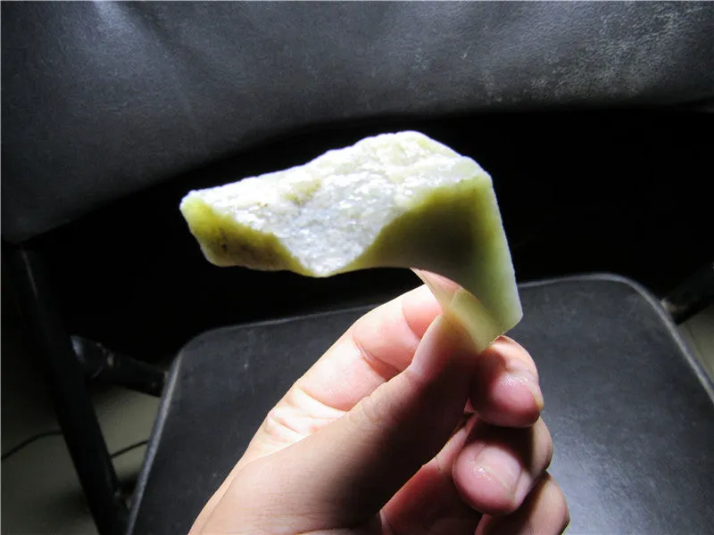 Natural Kunlun Jade Rough Nephrite Raw (42.15g, 57X41X20mm)