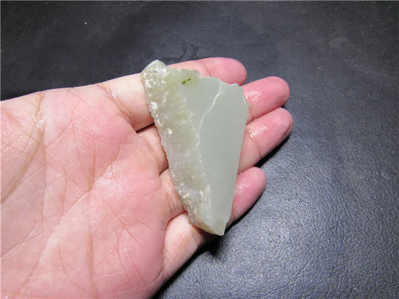 Natural Kunlun Jade Rough Nephrite Raw (50.21g, 55X39X14mm)