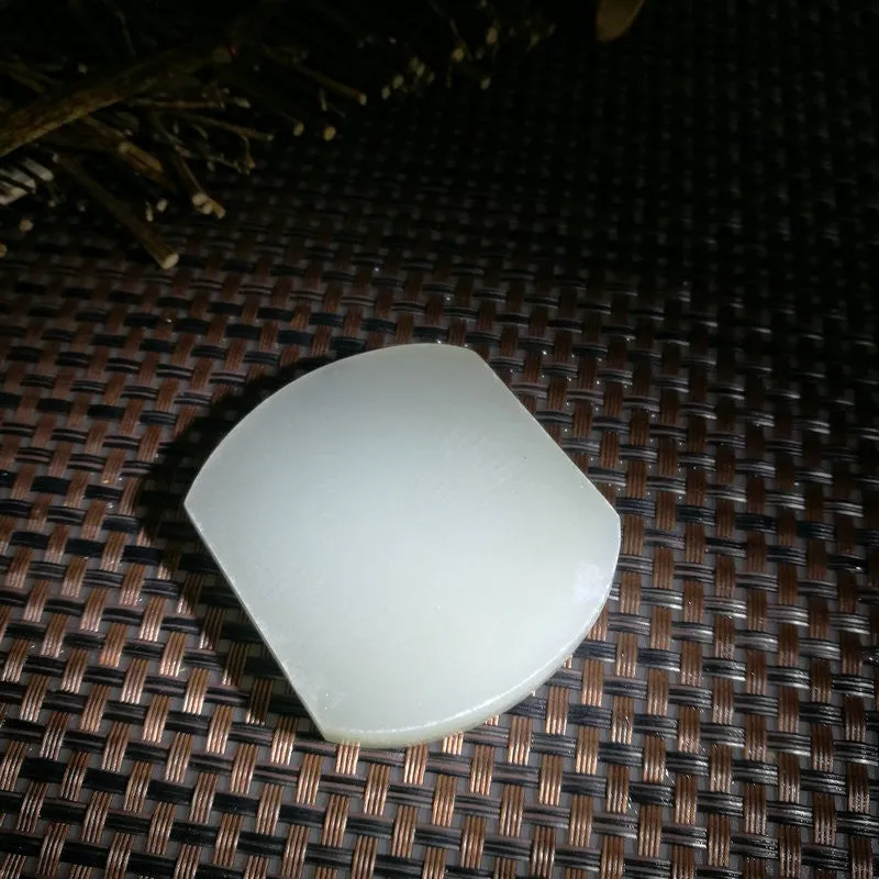 Natural Kunlun Jade Rough Nephrite Raw (55g, 5.2x4.5x0.9cm)