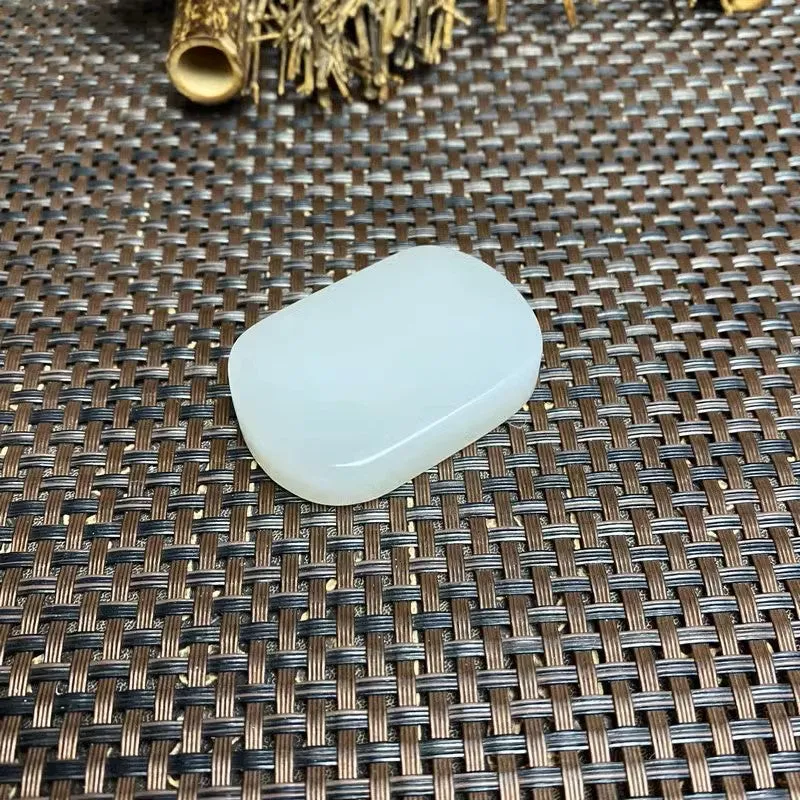 Natural Kunlun Jade Rough Nephrite Raw (57g,5.0X3.4X1.3cm)