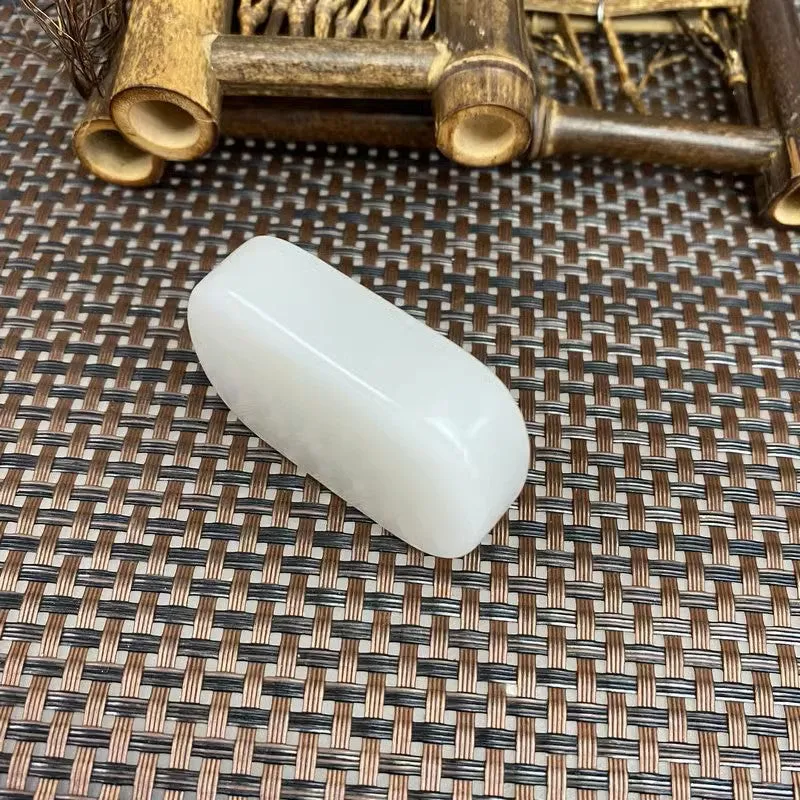 Natural Kunlun Jade Rough Nephrite Raw (57g,5.0X3.4X1.3cm)