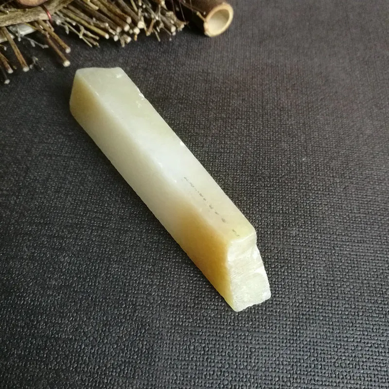 Natural Kunlun Jade Rough Nephrite Raw (66g, 9.7x2x1.8cm)