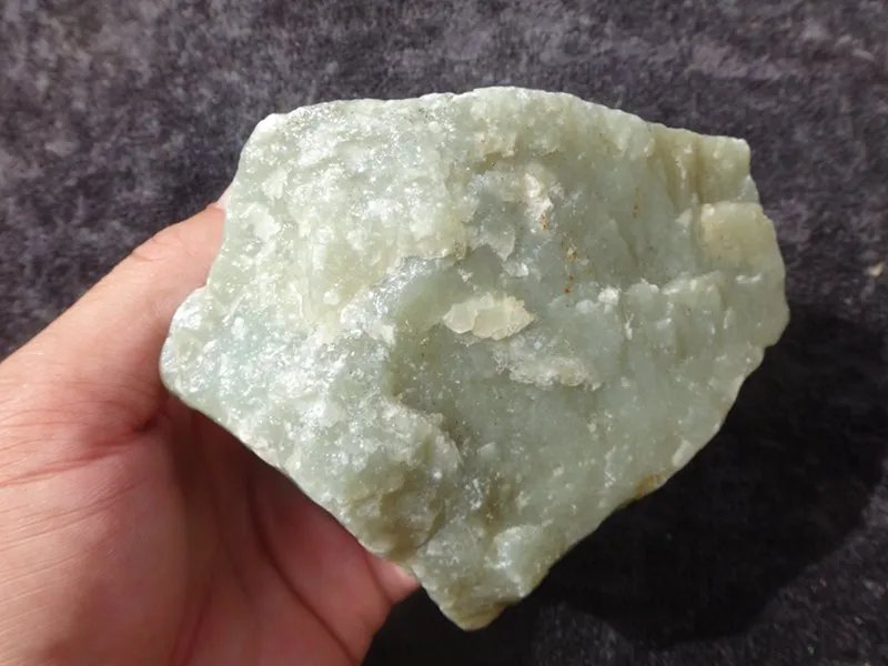 Natural Kunlun Jade Rough Nephrite Raw (671g, 9X7X6cm)