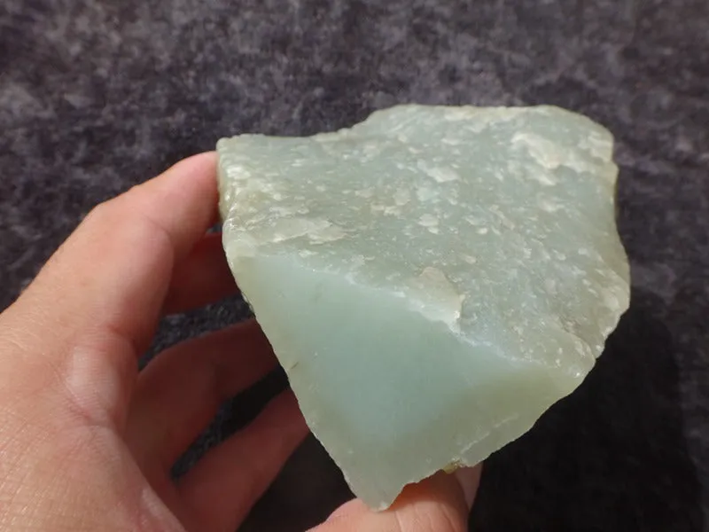 Natural Kunlun Jade Rough Nephrite Raw (671g, 9X7X6cm)