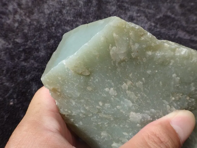 Natural Kunlun Jade Rough Nephrite Raw (671g, 9X7X6cm)