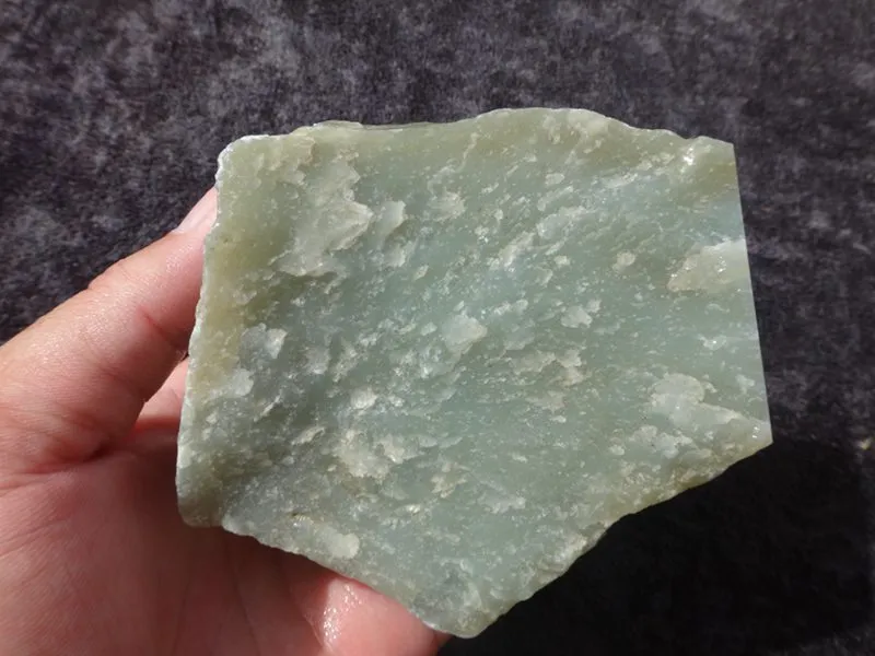 Natural Kunlun Jade Rough Nephrite Raw (671g, 9X7X6cm)