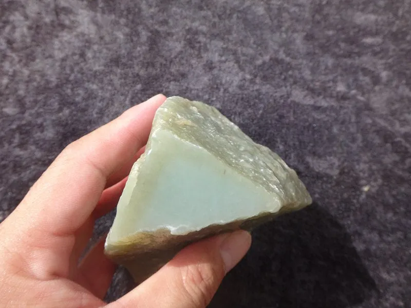 Natural Kunlun Jade Rough Nephrite Raw (671g, 9X7X6cm)