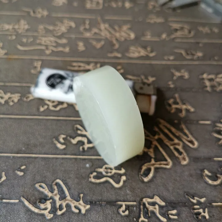 Natural Kunlun Jade Rough Nephrite Raw (98g, 5.1X5.1X1.2cm)