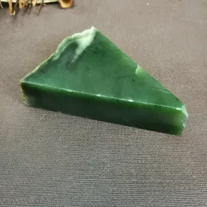 Natural Siberian Jade Rough Nephrite Raw (208g, 8.5x6.5x2.2cm)