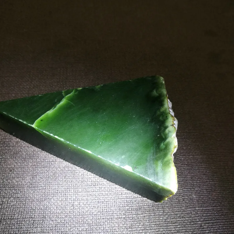 Natural Siberian Jade Rough Nephrite Raw (208g, 8.5x6.5x2.2cm)