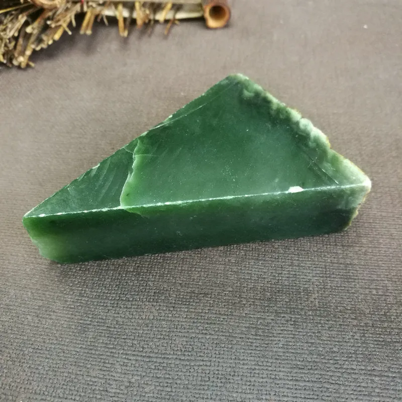 Natural Siberian Jade Rough Nephrite Raw (208g, 8.5x6.5x2.2cm)