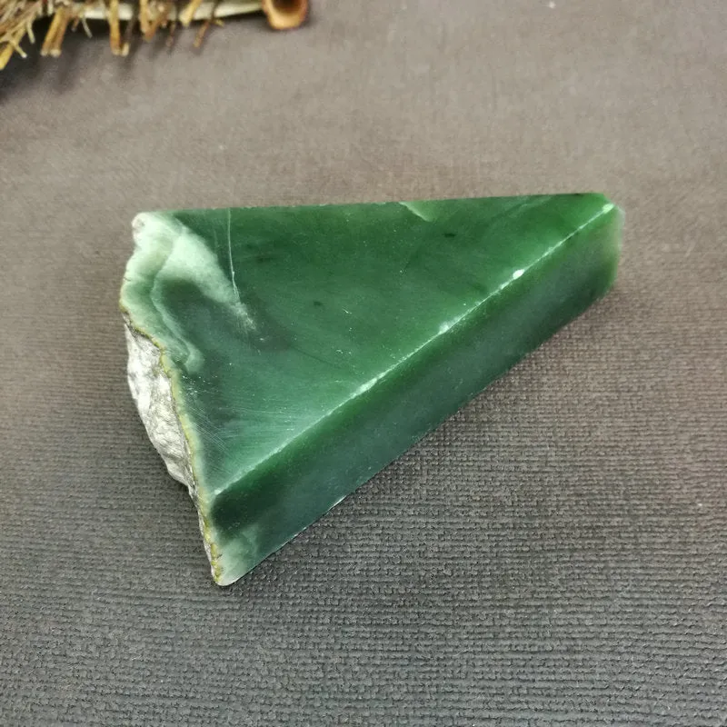 Natural Siberian Jade Rough Nephrite Raw (208g, 8.5x6.5x2.2cm)
