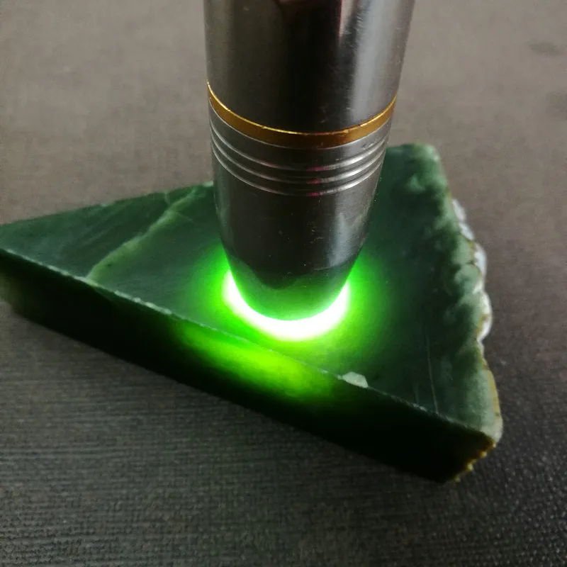 Natural Siberian Jade Rough Nephrite Raw (208g, 8.5x6.5x2.2cm)