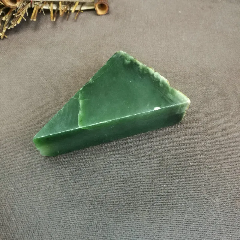 Natural Siberian Jade Rough Nephrite Raw (208g, 8.5x6.5x2.2cm)