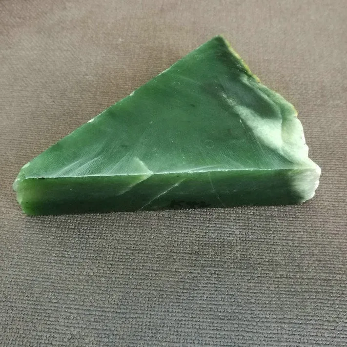 Natural Siberian Jade Rough Nephrite Raw (208g, 8.5x6.5x2.2cm)