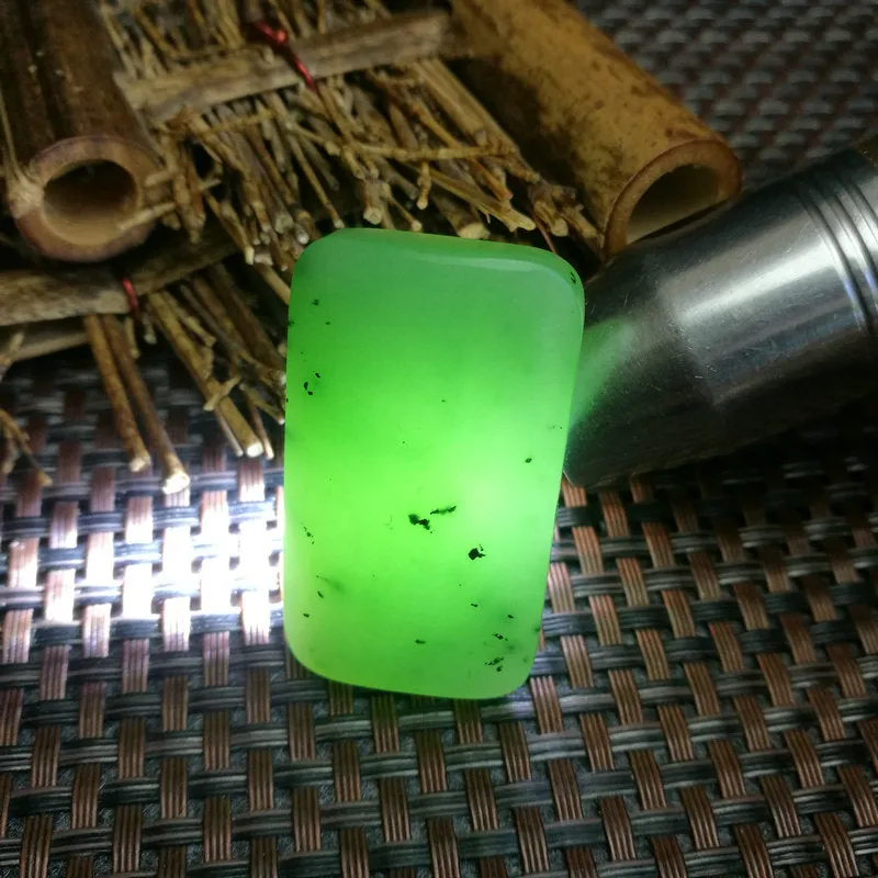 Natural Siberian Jade Rough Nephrite Raw (30g,4.2X2.5X1.2cm)